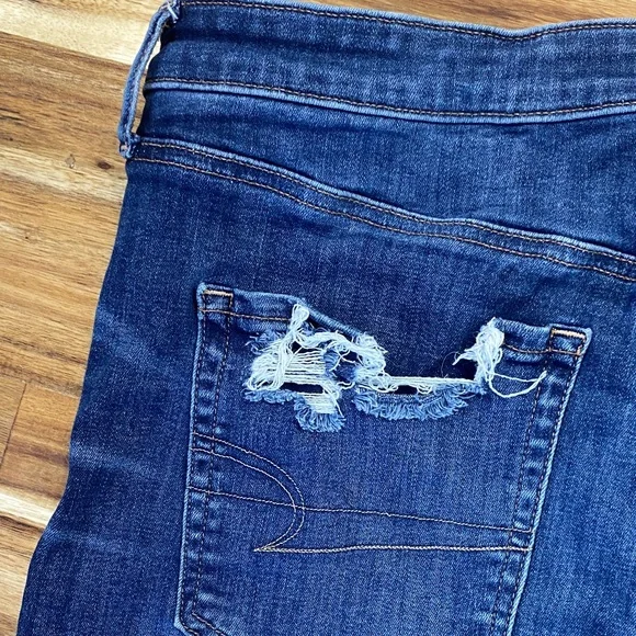 American Eagle MIDI Distressed Denim Shorts Women’s Size 14 - Picture 4 of 8